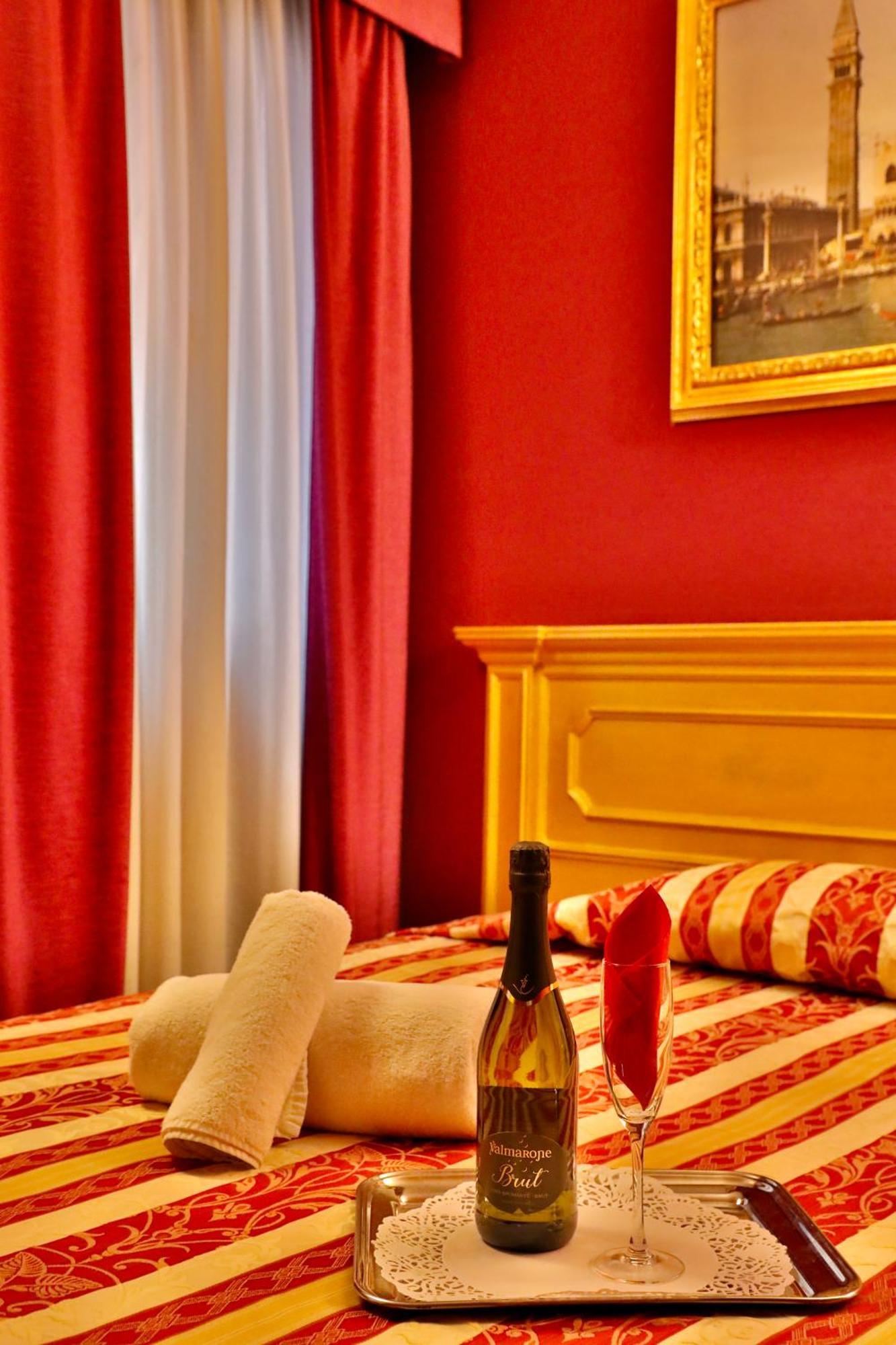 Hotel Noemi Venecia Exterior foto