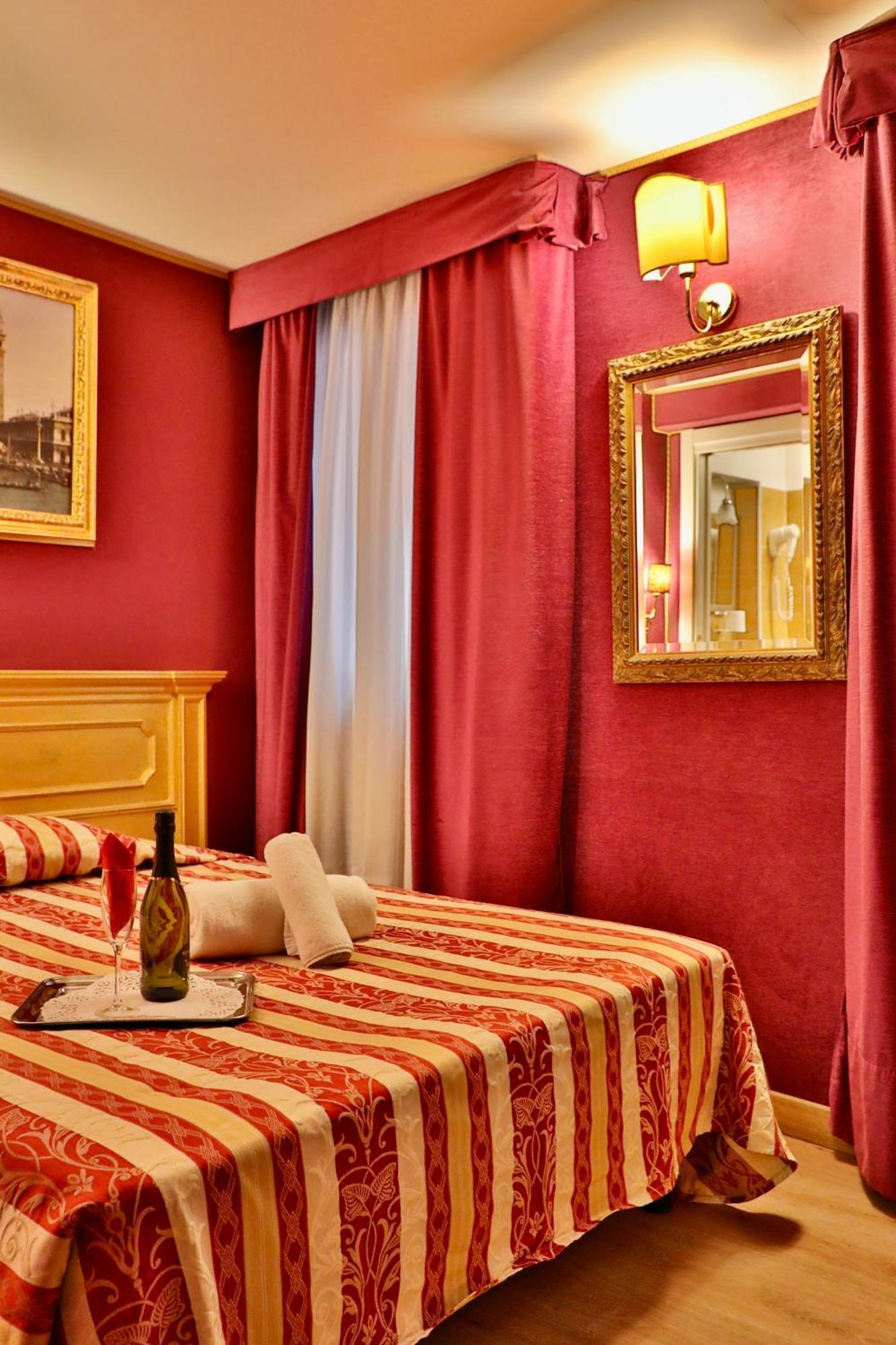 Hotel Noemi Venecia Exterior foto