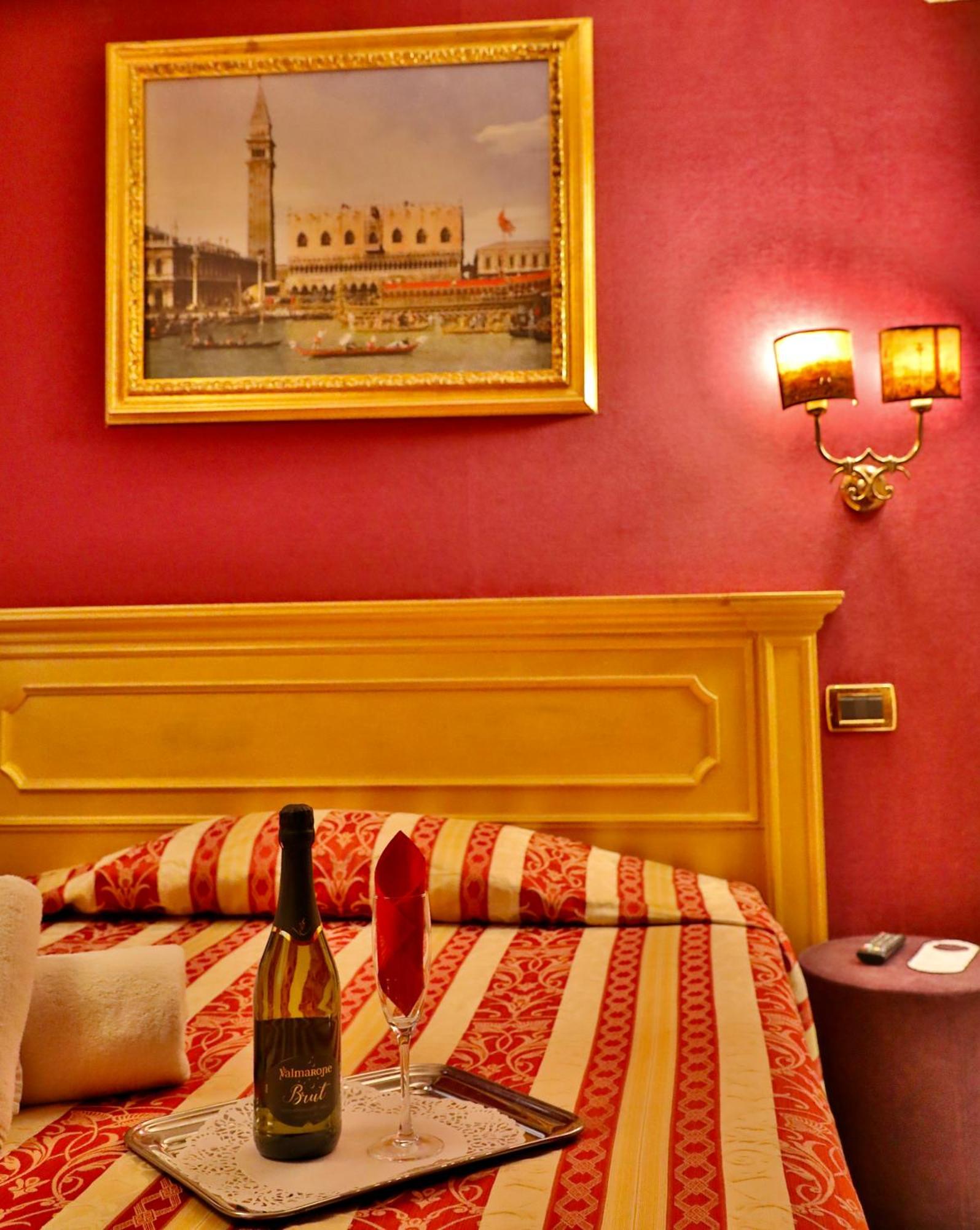 Hotel Noemi Venecia Exterior foto