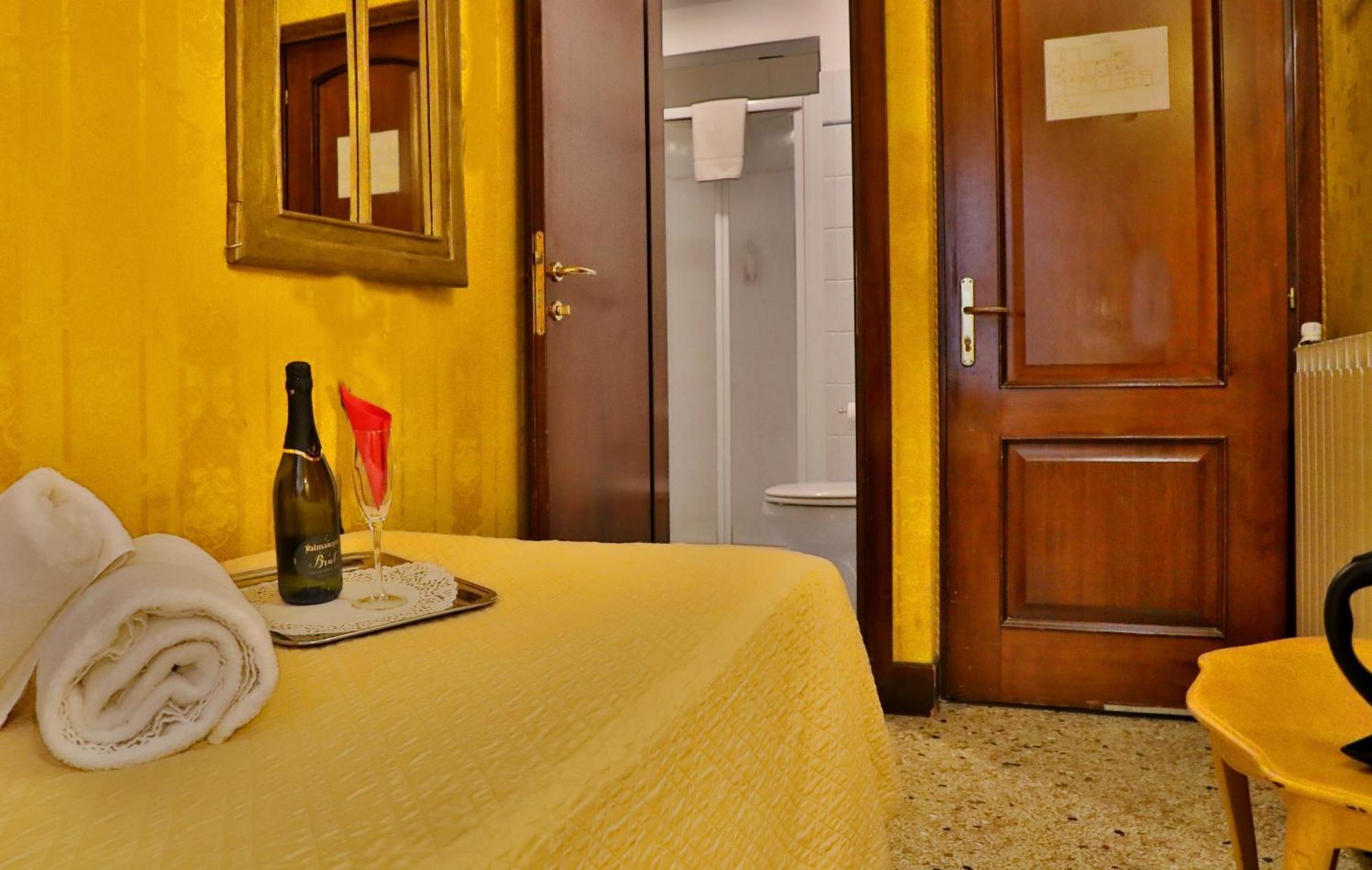 Hotel Noemi Venecia Exterior foto