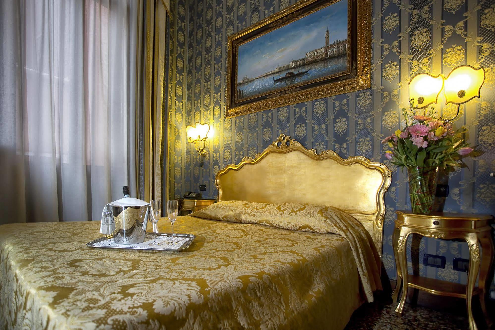 Hotel Noemi Venecia Exterior foto